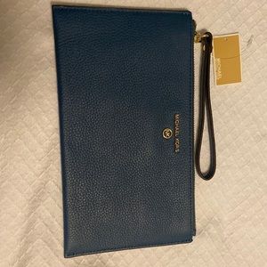 NWOT Michael Kors Jet Set Charm Wristlet